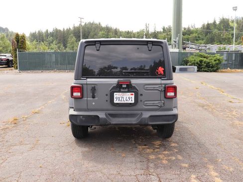 Used 2018 Jeep Wrangler Sport AWD/4WD image 6