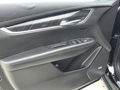 Used 2022 Cadillac XT6 Premium Luxury w/ Technology Package FWD image 14
