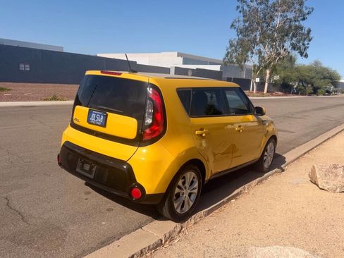 Used 2016 Kia Soul + FWD image 3