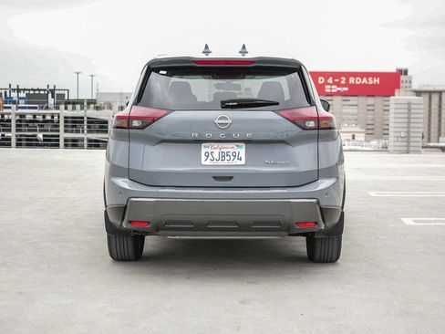Used 2025 Nissan Rogue SL w/ Tech Package AWD/4WD image 9