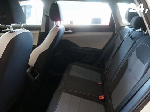 Certified 2025 Volkswagen Taos S image 32