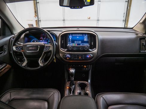 Used 2022 GMC Canyon Denali image 18