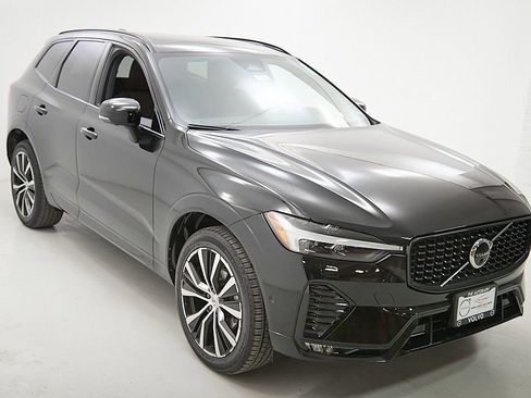 Used 2023 Volvo XC60 B5 Plus w/ Climate Package image 4