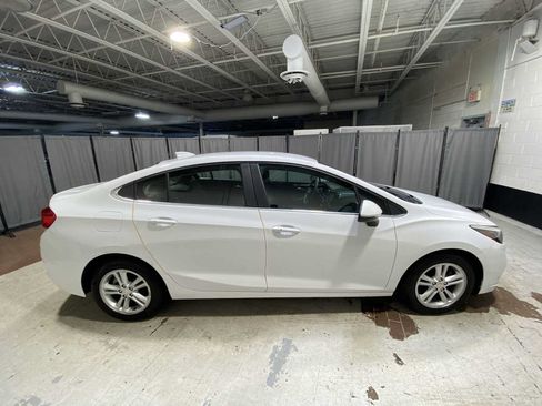 Used 2017 Chevrolet Cruze LT w/ Convenience Package FWD image 27