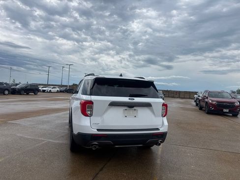 Used 2021 Ford Explorer XLT w/ Equipment Group 202A RWD image 18