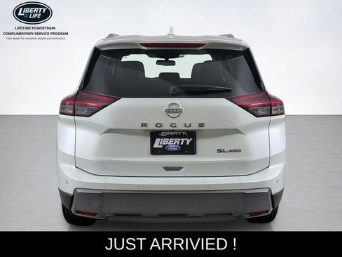 Used 2026 Nissan Rogue SL AWD/4WD image 4