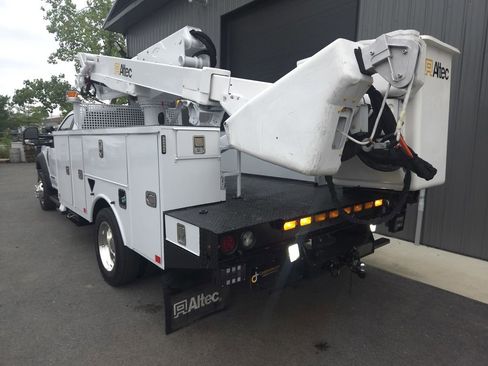 Used 2017 Ford F550 4x4 Regular Cab Super Duty image 4