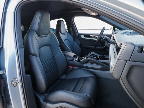 New 2025 Porsche Cayenne E-Hybrid Coupe image 28