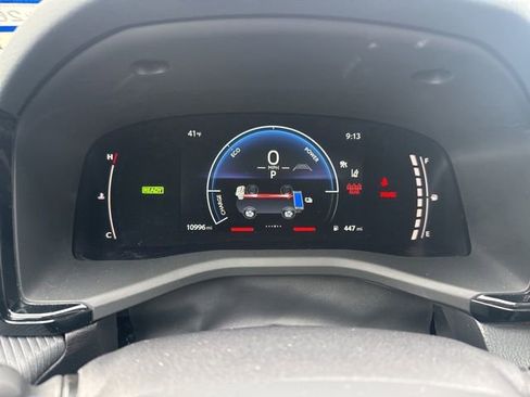 Used 2025 Toyota Camry SE image 13