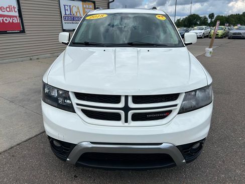Used 2018 Dodge Journey Crossroad w/ Nav & Sun Group FWD image 2