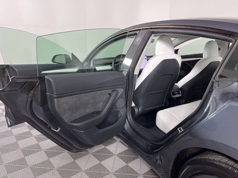 Used 2023 Tesla Model 3 Standard Range image 38