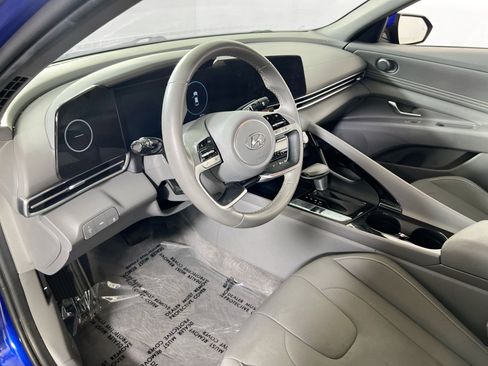 Used 2023 Hyundai Elantra SEL w/ Convenience Package FWD image 9