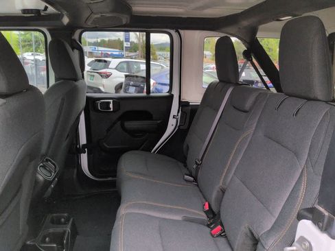 Used 2025 Jeep Wrangler Unlimited Sport AWD/4WD image 17