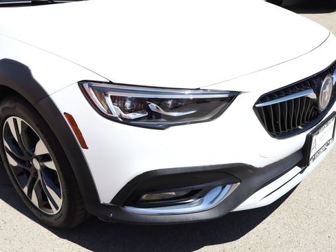 Used 2018 Buick Regal Essence w/ Driver Confidence Package #1 AWD/4WD image 9