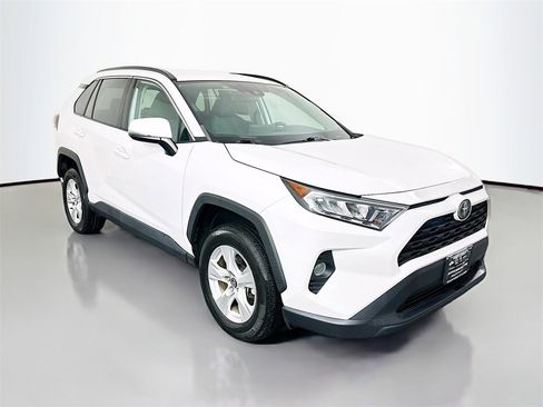 Used 2020 Toyota RAV4 XLE image 1