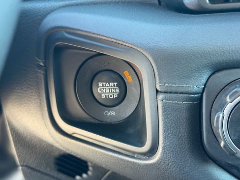Used 2024 Jeep Wrangler Unlimited Rubicon AWD/4WD image 31