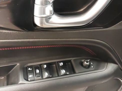 Used 2025 Jeep Compass Trailhawk AWD/4WD image 21