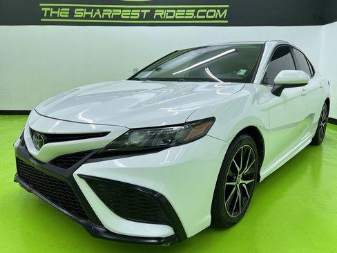 Used 2021 Toyota Camry SE FWD image 5