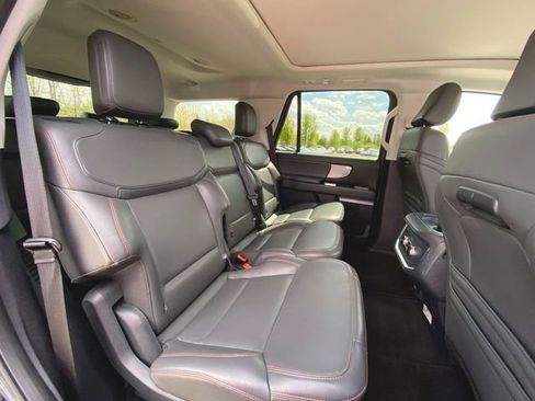 Used 2025 Ford Expedition Active AWD/4WD image 27