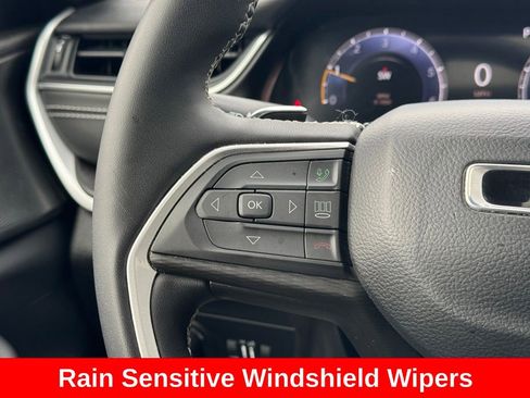 Used 2023 Jeep Grand Cherokee Altitude image 33