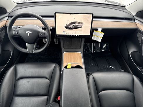 Used 2023 Tesla Model 3 Standard Range image 18