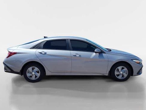 New 2026 Hyundai Elantra SE FWD image 6