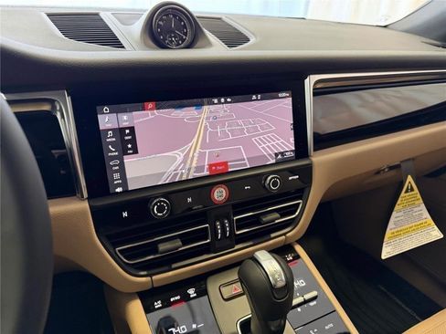 New 2026 Porsche Macan image 23