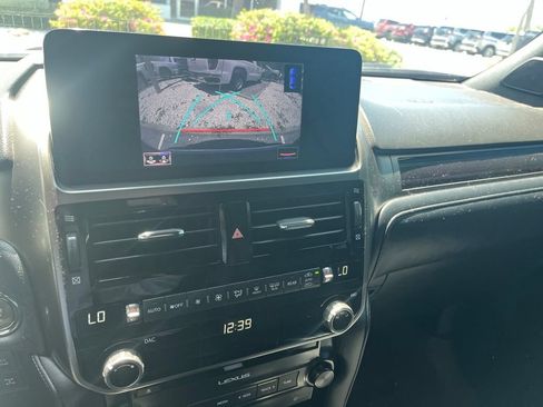 Used 2022 Lexus GX 460 Premium w/ Accessory Package AWD/4WD image 16