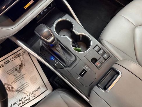 Used 2023 Toyota Highlander XLE FWD image 24
