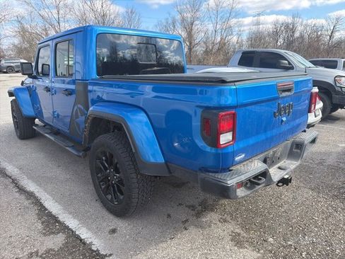 Used 2025 Jeep Gladiator Sport image 4