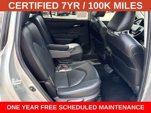 Used 2022 Toyota Highlander XLE AWD/4WD image 11
