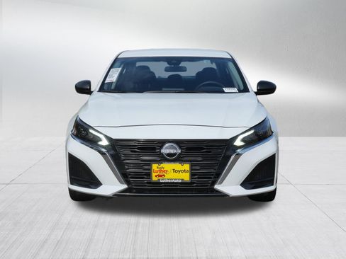Used 2025 Nissan Altima 2.5 SV FWD image 2