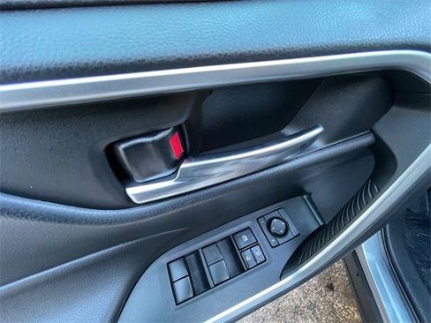 Used 2021 Toyota RAV4 XLE image 11