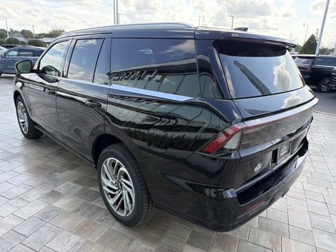 New 2026 Lincoln Navigator Reserve AWD/4WD image 4