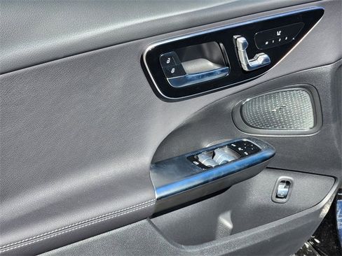 New 2025 Mercedes-Benz C 300 4MATIC Sedan image 10