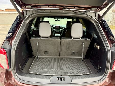 Used 2020 Ford Explorer XLT w/ Equipment Group 202A image 11