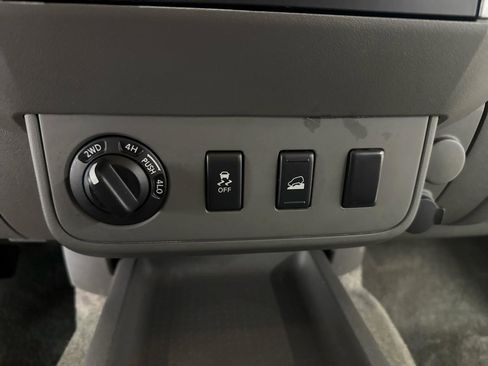 Used 2012 Nissan Frontier SV AWD/4WD image 18