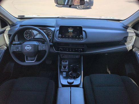 Used 2025 Nissan Rogue S image 9