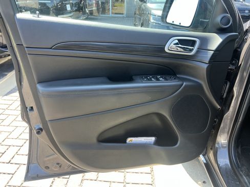 Used 2021 Jeep Grand Cherokee Laredo X AWD/4WD image 13