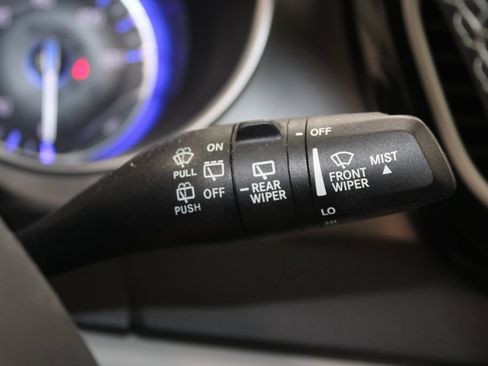 Used 2024 Chrysler Pacifica Touring-L FWD image 38