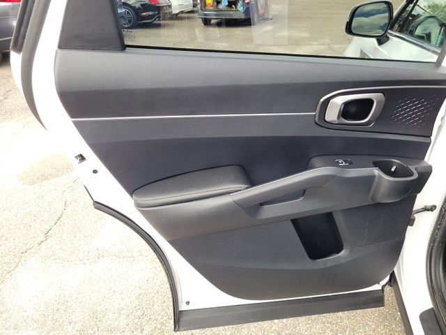 Used 2023 Kia Sorento LX FWD image 14