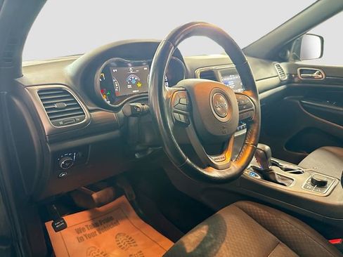 Used 2019 Jeep Grand Cherokee Laredo AWD/4WD image 10