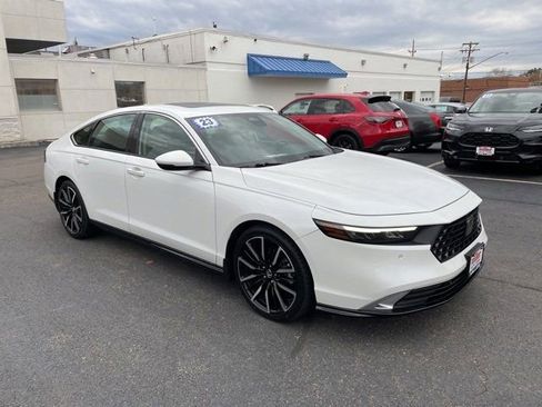 Used 2023 Honda Accord Touring image 2