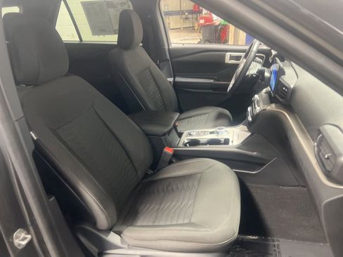 Used 2020 Ford Explorer XLT w/ Class III Trailer Tow Package image 9