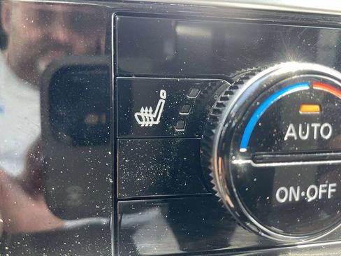 Used 2025 Nissan Pathfinder SV FWD image 18