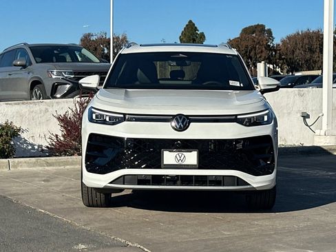 New 2026 Volkswagen Tiguan SEL R-Line AWD/4WD image 3