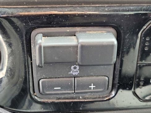 Used 2024 Chevrolet Silverado 2500 LT w/ Convenience Package AWD/4WD image 20