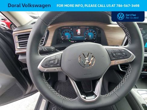 Certified 2024 Volkswagen Atlas SE w/ Black Wheel Package image 21