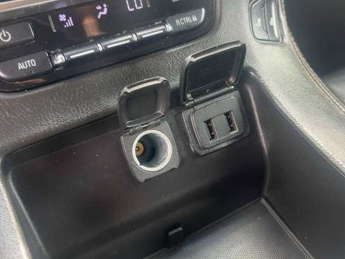 Used 2020 Chevrolet Suburban LT RWD image 21