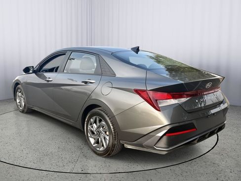 Used 2024 Hyundai Elantra SEL FWD image 6